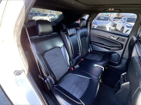 Used 2020 Ford Edge ST-Line w/ Cold Weather Package image 18