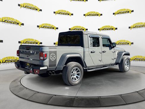 Used 2023 Jeep Gladiator Sport image 5