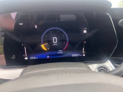 Used 2025 Chevrolet Trax LT FWD image 6