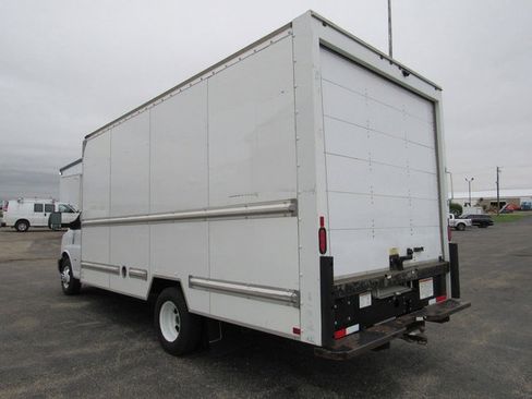Used 2021 GMC Savana 3500 Extended w/ Power Convenience Package RWD image 4
