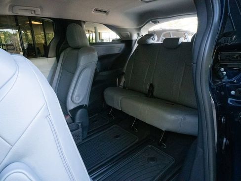 Used 2025 Toyota Sienna XLE w/ XLE Plus Package AWD/4WD image 21
