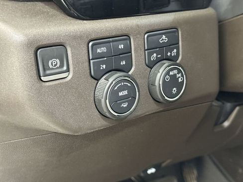 Used 2022 Chevrolet Silverado 1500 LT AWD/4WD image 34