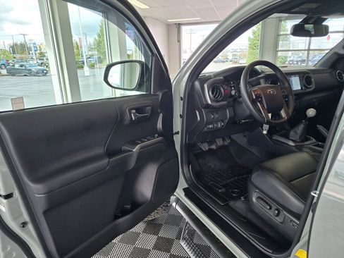 Used 2023 Toyota Tacoma TRD Off-Road w/ TRD Premium Off Road Package image 17