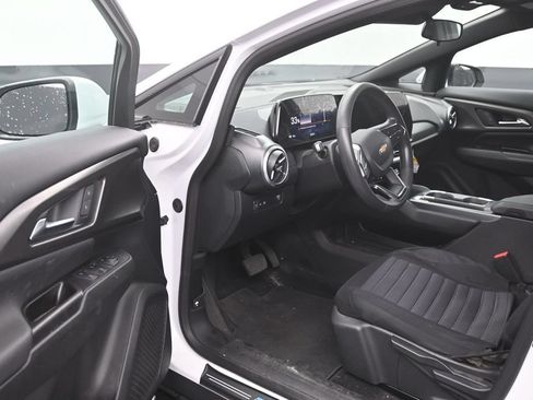 Used 2025 Chevrolet Equinox EV LT FWD image 11