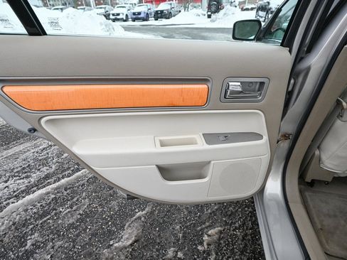 Used 2009 Lincoln MKZ image 22