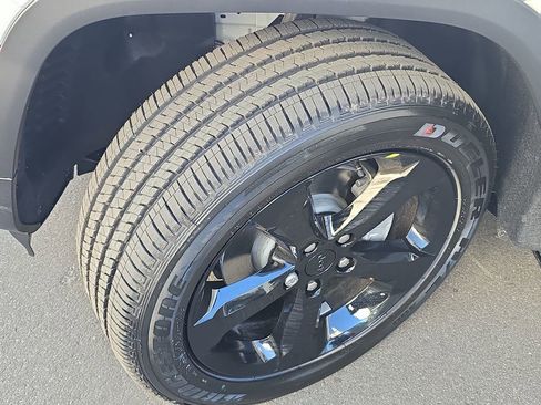 New 2025 Jeep Grand Cherokee Laredo image 33