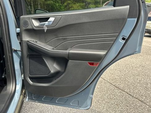 New 2025 Ford Escape SE w/ PHEV Premium Package FWD image 16