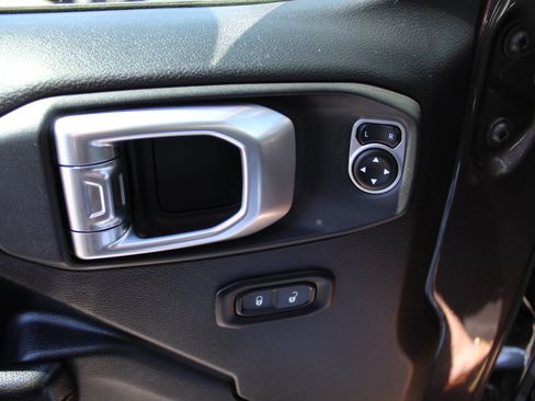 Used 2018 Jeep Wrangler Sport AWD/4WD image 35