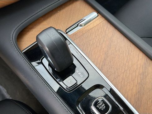 Used 2023 Volvo XC90 B6 Plus image 29