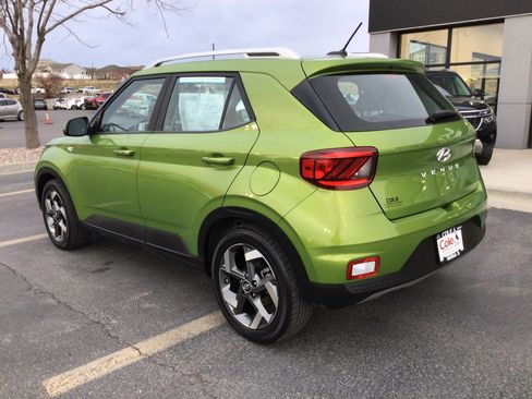 Used 2024 Hyundai Venue SEL image 3