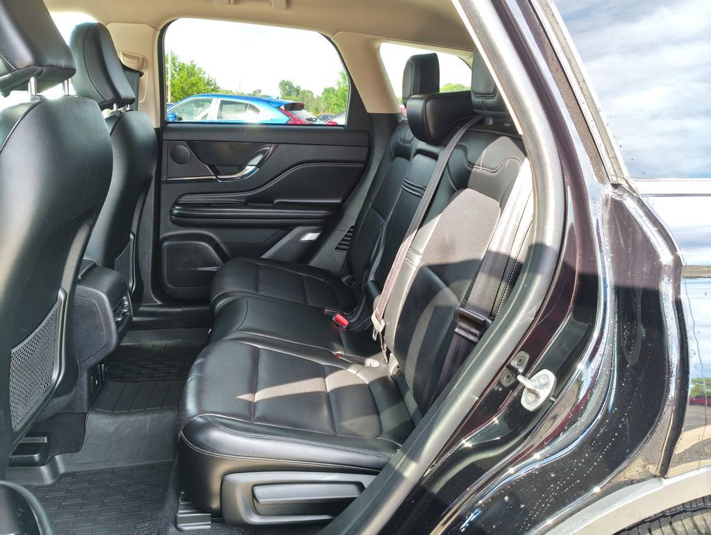 Used 2023 Lincoln Corsair AWD w/ Equipment Group 101A image 9