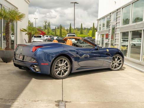 Used 2012 Ferrari California RWD image 7