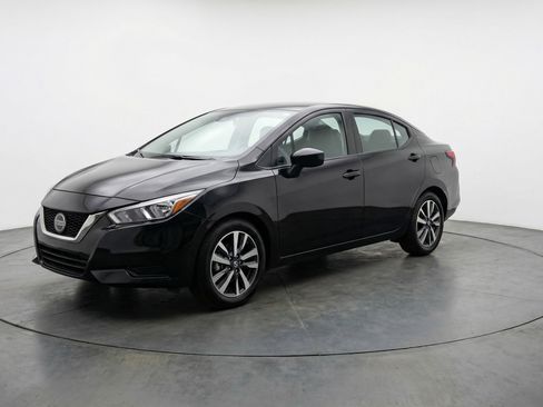 Used 2025 Nissan Versa SV image 3