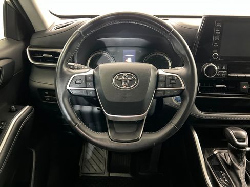 Used 2022 Toyota Highlander LE image 13