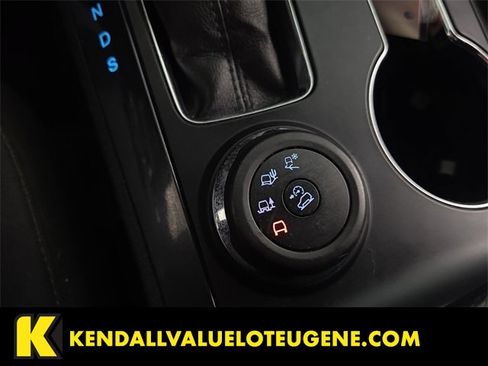 Used 2018 Ford Explorer XLT image 15