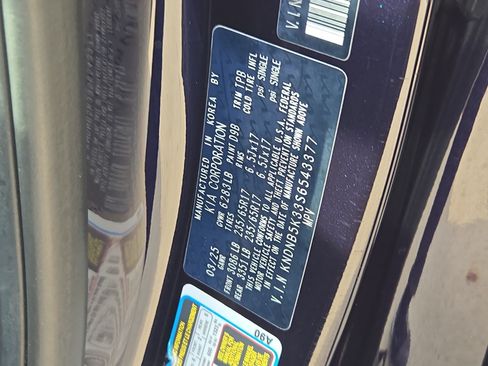 Used 2025 Kia Carnival FWD image 35