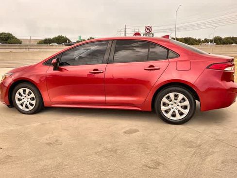 Used 2020 Toyota Corolla LE FWD image 4