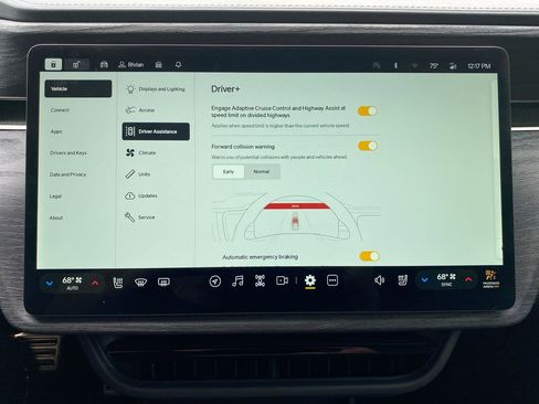 Used 2023 Rivian R1S Adventure image 28