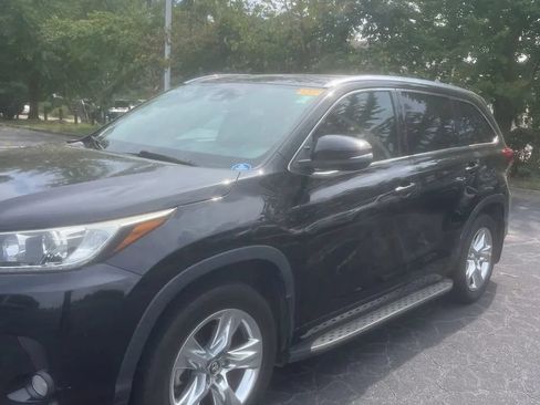 Used 2018 Toyota Highlander Limited AWD/4WD image 2