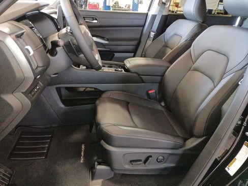 New 2026 Nissan Pathfinder SL w/ SL Premium Package AWD/4WD image 11