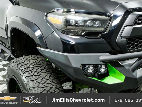 Used 2020 Toyota Tacoma TRD Sport AWD/4WD image 32