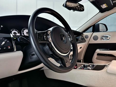 Used 2015 Rolls-Royce Wraith image 27