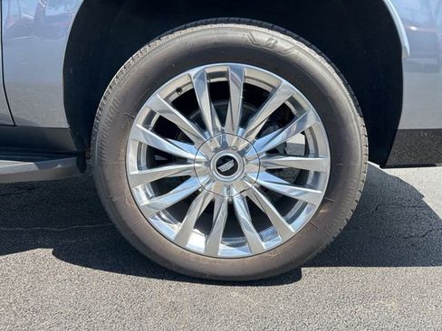 Used 2022 Cadillac Escalade ESV Premium Luxury AWD/4WD image 24