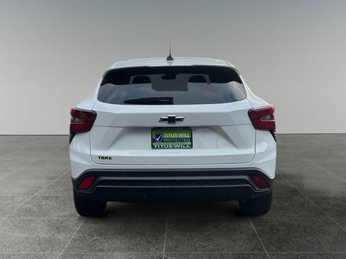 Certified 2025 Chevrolet Trax LS w/ LS Convenience Package FWD image 6