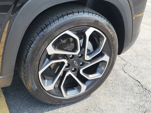 Used 2025 Chevrolet Trax RS w/ Sunroof Package FWD image 7