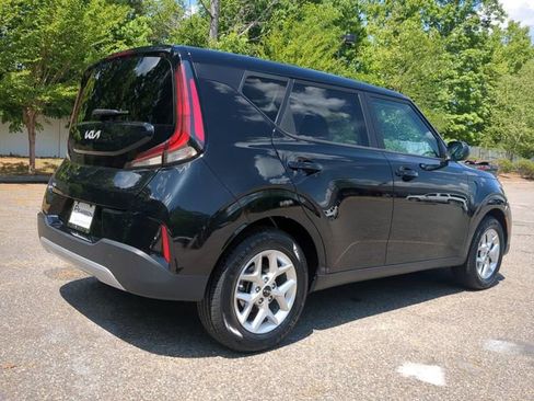 Used 2024 Kia Soul LX w/ Option Group 015 FWD image 4