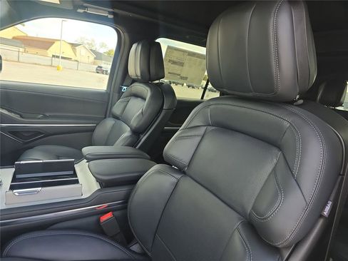 New 2026 Lincoln Navigator Reserve image 21