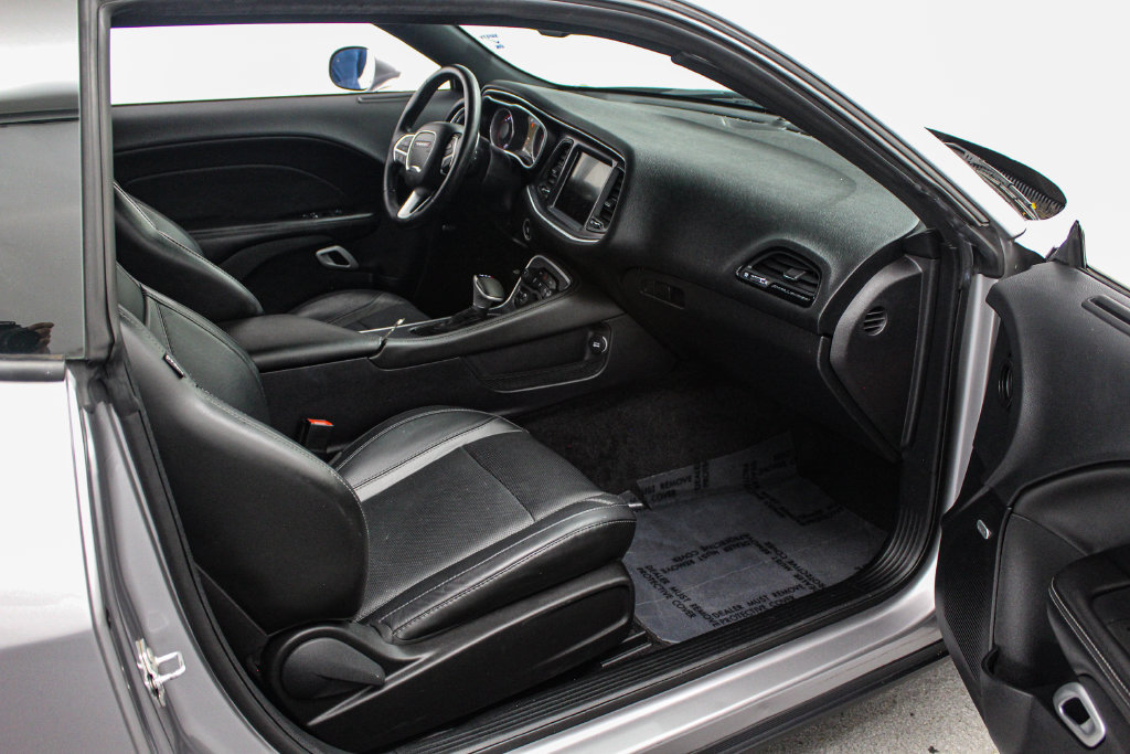 Used 2016 Dodge Challenger R/T RWD image 14