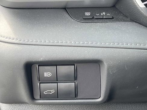 Used 2022 Toyota Highlander XLE image 28