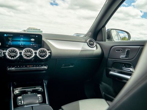 Certified 2023 Mercedes-Benz GLA 250 image 21