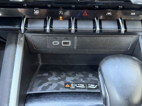 Used 2024 Chevrolet Colorado Z71 w/ Z71 Convenience Package 2 image 22