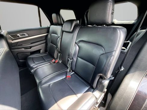 Used 2019 Ford Explorer XLT w/ Equipment Group 202A FWD image 25