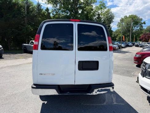 Used 2017 Chevrolet Express 3500 LT w/ LT Preferred Equipment Group RWD image 4