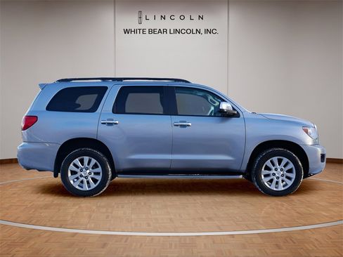 Used 2017 Toyota Sequoia Platinum image 4