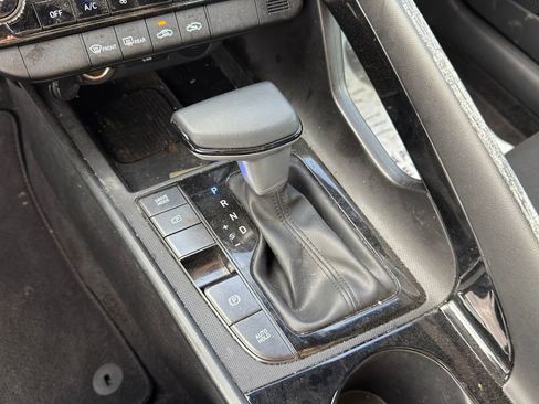 Used 2025 Hyundai Elantra SEL FWD image 17