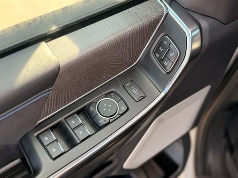 Used 2025 Ford F250 Platinum image 11