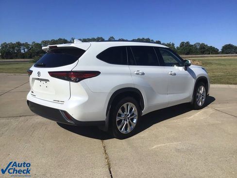 Used 2022 Toyota Highlander Limited image 4