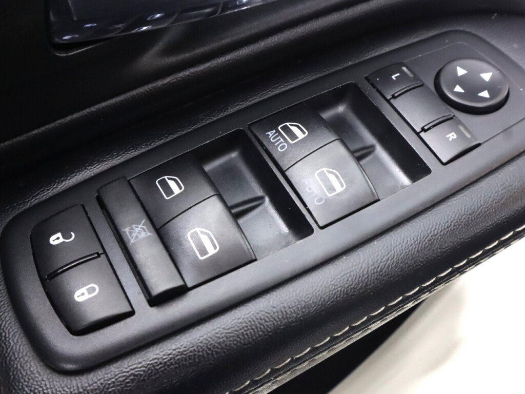 Used 2019 Dodge Grand Caravan SXT FWD image 23
