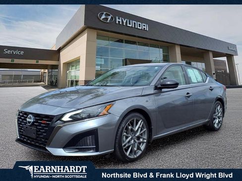 Used 2023 Nissan Altima 2.0 SR FWD image 1