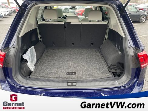 Used 2023 Volkswagen Tiguan SE w/ Panoramic Sunroof Package image 23