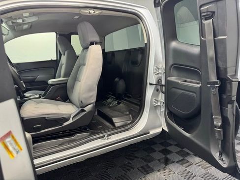 Used 2020 Chevrolet Colorado W/T image 27