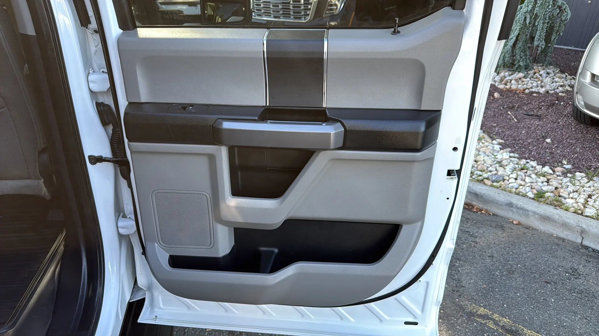Used 2019 Ford F550 4x4 Crew Cab Super Duty w/ XLT Value Package image 17