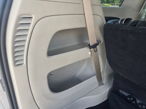 Used 2024 Chrysler Pacifica Touring-L FWD image 32