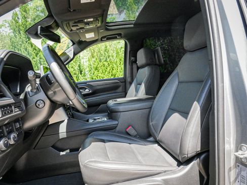 Used 2024 Chevrolet Suburban Z71 w/ Luxury Package AWD/4WD image 16