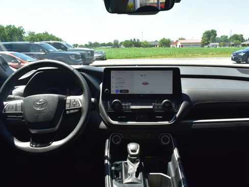 Used 2024 Toyota Grand Highlander AWD image 38