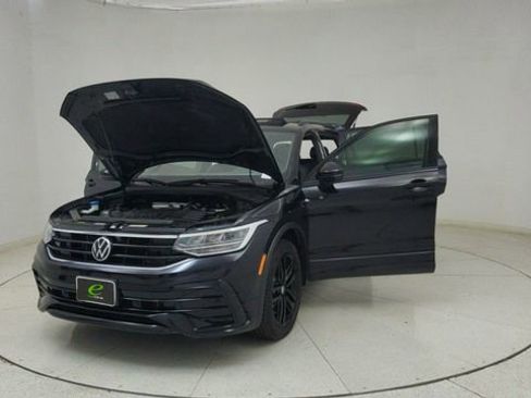 Used 2022 Volkswagen Tiguan SE R-Line image 74